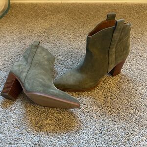 FRANCO SARTO Green Suede Ankle Boots